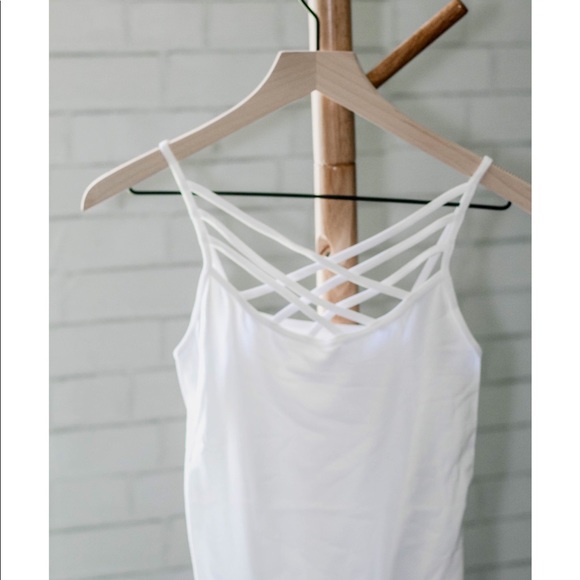 Seamless Criss Cross Detail Tank - Picture 3 of 4